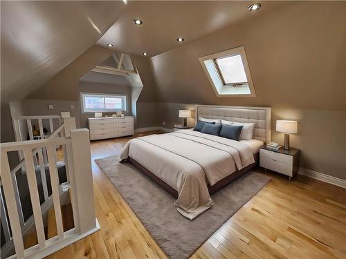 34 Connaught Avenue S, Hamilton, ON - Indoor Photo Showing Bedroom