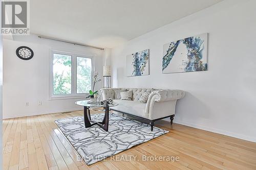 13 - 5021 Sheppard Avenue E, Toronto, ON - Indoor Photo Showing Living Room