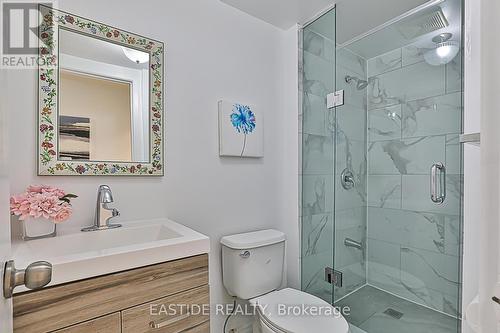 13 - 5021 Sheppard Avenue E, Toronto, ON - Indoor Photo Showing Bathroom