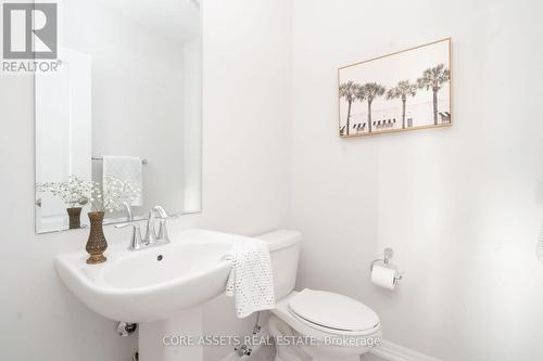 121 Toucan Trail, Oakville, ON - Indoor Photo Showing Bathroom