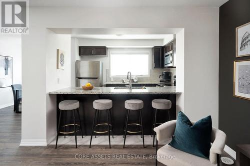 121 Toucan Trail, Oakville, ON - Indoor Photo Showing Kitchen