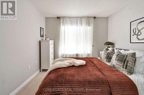 121 Toucan Trail, Oakville, ON - Indoor Photo Showing Bedroom