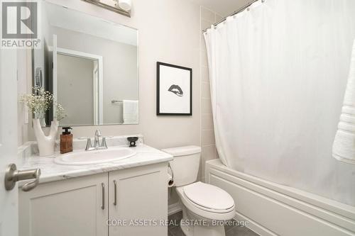 121 Toucan Trail, Oakville, ON - Indoor Photo Showing Bathroom