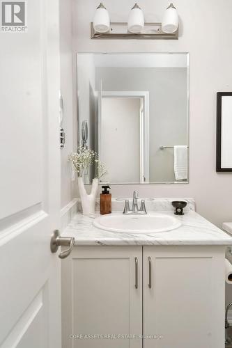 121 Toucan Trail, Oakville, ON - Indoor Photo Showing Bathroom