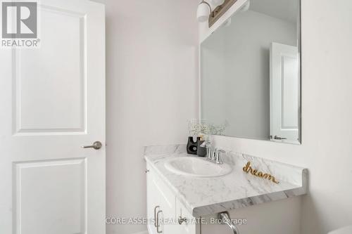 121 Toucan Trail, Oakville, ON - Indoor Photo Showing Bathroom