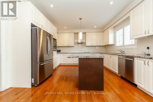 5377 Tenth Line W, Mississauga, ON - Indoor Photo Showing Kitchen With Stainless Steel Kitchen With Upgraded Kitchen
