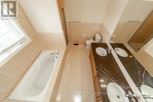 5377 Tenth Line W, Mississauga, ON - Indoor Photo Showing Bathroom