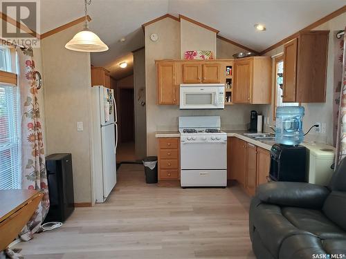 Merilee Way, Rock Ridge Rv Resort, Webb Rm No. 138, SK - Indoor Photo Showing Kitchen