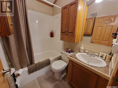 Merilee Way, Rock Ridge Rv Resort, Webb Rm No. 138, SK - Indoor Photo Showing Bathroom