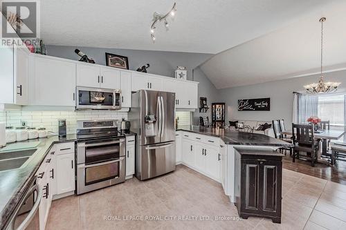 44 Althorp Drive, Orangeville, ON - Indoor Photo Showing Kitchen With Upgraded Kitchen