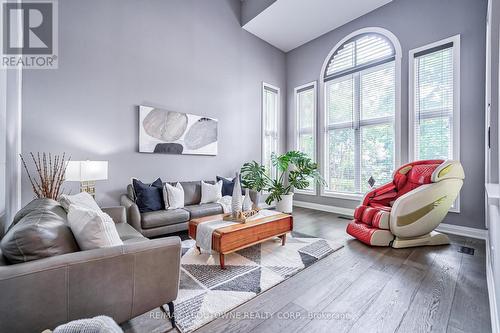 1395 Silversmith Drive, Oakville, ON - Indoor Photo Showing Living Room