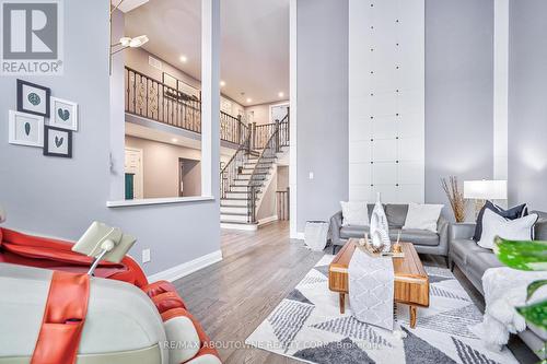 1395 Silversmith Drive, Oakville, ON - Indoor Photo Showing Living Room