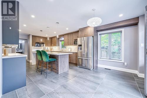 1395 Silversmith Drive, Oakville, ON - Indoor Photo Showing Kitchen With Stainless Steel Kitchen With Upgraded Kitchen