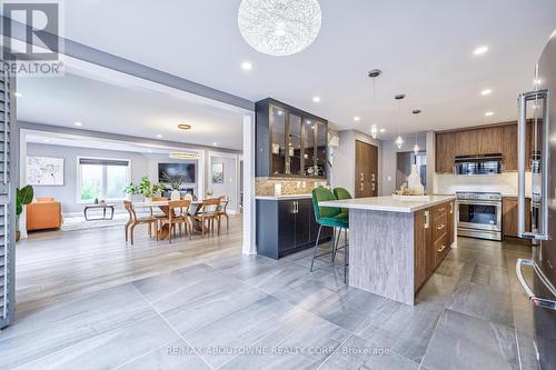 1395 Silversmith Drive, Oakville (Glen Abbey), ON - Indoor Photo Showing Kitchen With Stainless Steel Kitchen With Upgraded Kitchen