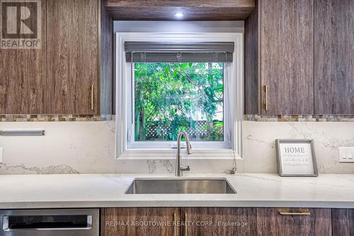 1395 Silversmith Drive, Oakville (Glen Abbey), ON - Indoor Photo Showing Kitchen