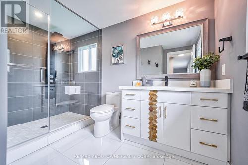 1395 Silversmith Drive, Oakville, ON - Indoor Photo Showing Bathroom