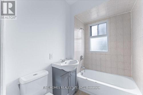 390 Oakwood Avenue, Toronto C03, ON - Indoor Photo Showing Bathroom