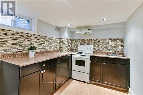 390 Oakwood Avenue, Toronto C03, ON - Indoor Photo Showing Kitchen