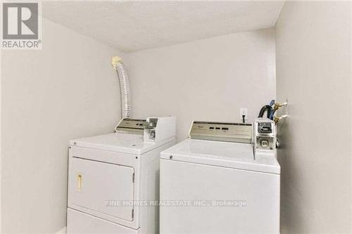 390 Oakwood Avenue, Toronto C03, ON - Indoor Photo Showing Laundry Room