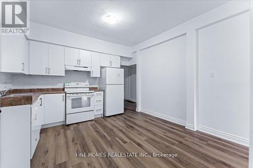 390 Oakwood Avenue, Toronto C03, ON - Indoor Photo Showing Kitchen