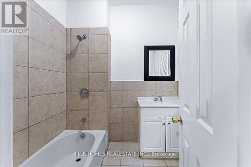 390 Oakwood Avenue, Toronto C03, ON - Indoor Photo Showing Bathroom