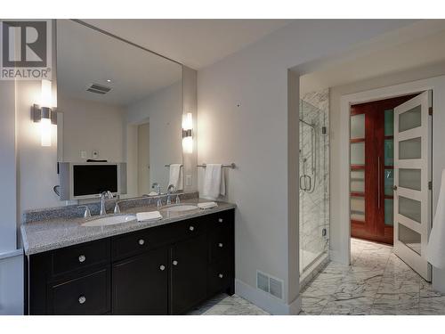 2094 Abbott Street, Kelowna, BC - Indoor Photo Showing Bathroom