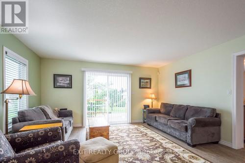 30 Aletha Drive, Prince Edward County (Wellington), ON - Indoor Photo Showing Living Room