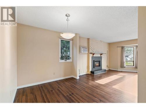 785 Camelia Road, Kelowna, BC - Indoor With Fireplace