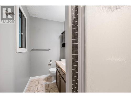 785 Camelia Road, Kelowna, BC - Indoor Photo Showing Bathroom