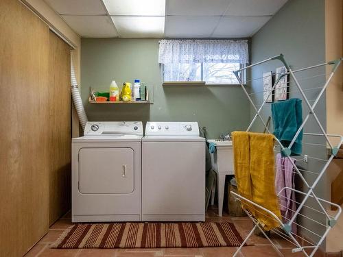 Salle de lavage - 246 Ch. Lowry, Sutton, QC - Indoor Photo Showing Laundry Room