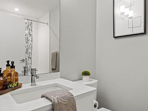 421-767 Tyee Rd, Victoria, BC - Indoor Photo Showing Bathroom