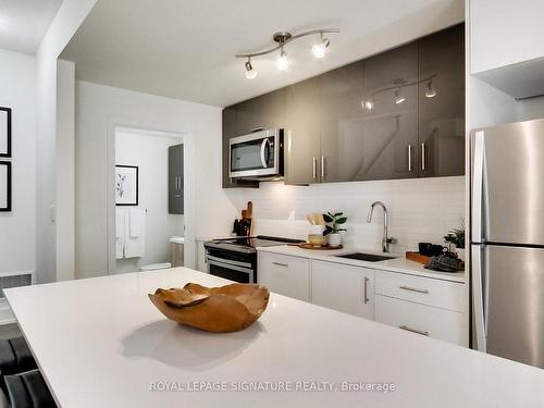 Th 111-19 Allenbury Gdns, Toronto, ON - Indoor Photo Showing Kitchen With Upgraded Kitchen