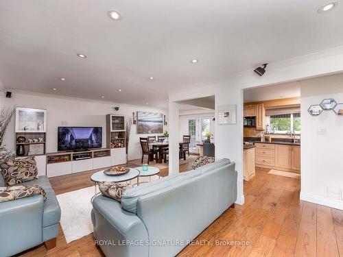 105 Catalina Dr, Toronto, ON - Indoor Photo Showing Living Room