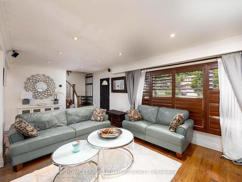 105 Catalina Dr, Toronto, ON - Indoor Photo Showing Living Room