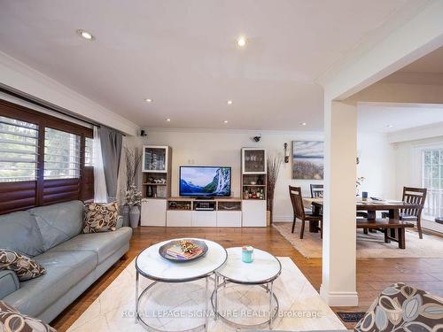 105 Catalina Dr, Toronto, ON - Indoor Photo Showing Living Room