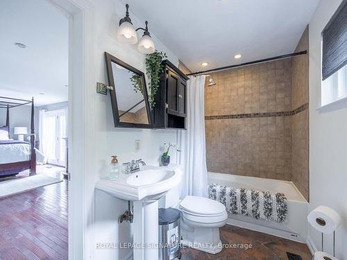 105 Catalina Dr, Toronto, ON - Indoor Photo Showing Bathroom