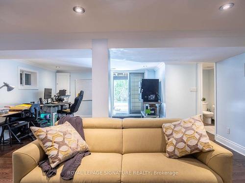 105 Catalina Dr, Toronto, ON - Indoor Photo Showing Living Room