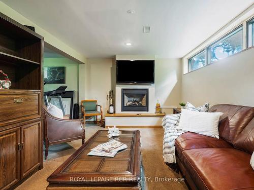 31 Forest Park Rd, Orangeville, ON - Indoor Photo Showing Living Room With Fireplace