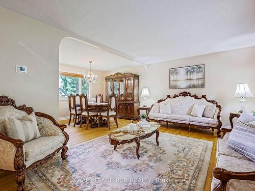 31 Forest Park Rd, Orangeville, ON - Indoor Photo Showing Living Room