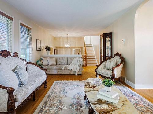 31 Forest Park Rd, Orangeville, ON - Indoor Photo Showing Living Room