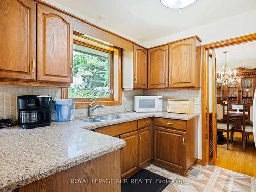 31 Forest Park Rd, Orangeville, ON - Indoor Photo Showing Kitchen With Double Sink