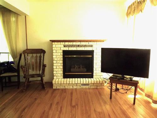 104 Mackenzie Avenue E, Atikokan, ON - Indoor Photo Showing Living Room With Fireplace