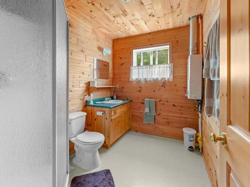 Lot 2 Moore Bay, Kenora, ON - Indoor Photo Showing Bathroom