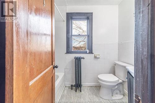 368 Partington, Windsor, ON - Indoor Photo Showing Bathroom