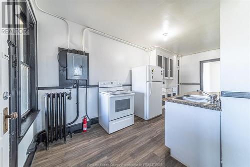 368 Partington, Windsor, ON - Indoor Photo Showing Kitchen With Double Sink