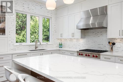 140 Mona Drive, Toronto C04, ON - Indoor Photo Showing Kitchen With Upgraded Kitchen