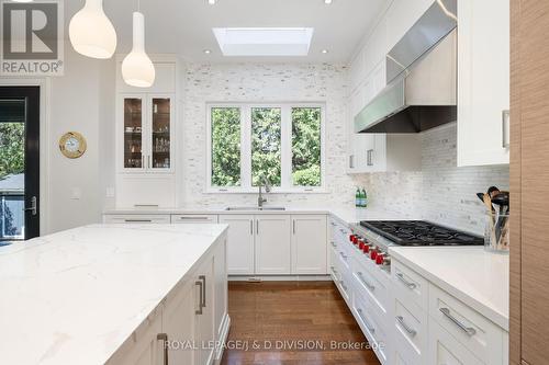 140 Mona Drive, Toronto C04, ON - Indoor Photo Showing Kitchen With Upgraded Kitchen