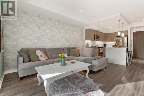 202 - 16 Markle Crescent, Hamilton, ON - Indoor Photo Showing Living Room