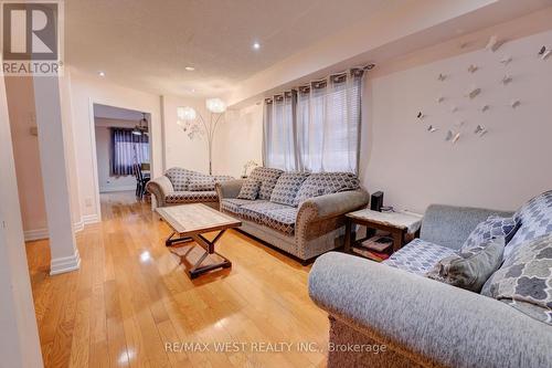 849 Genovese Place, Mississauga, ON - Indoor Photo Showing Living Room