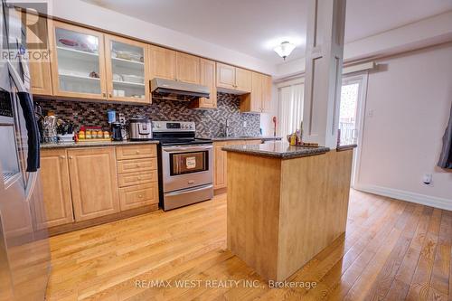 849 Genovese Place, Mississauga, ON - Indoor Photo Showing Kitchen